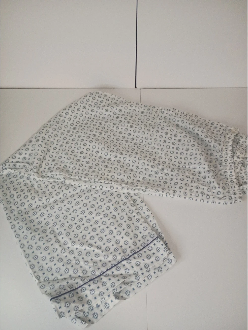 White patterned pajama set with contrast piping